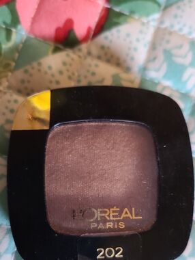L'Oreal Paris Eyeshadow 202 - Shimmery Taupe Brown